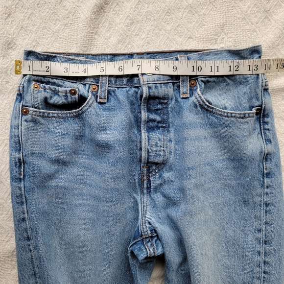 Levi's Wedgie Distressed Knee High Waisted 100% Cotton Denim Jeans- Medium Wash - Picture 9 of 10